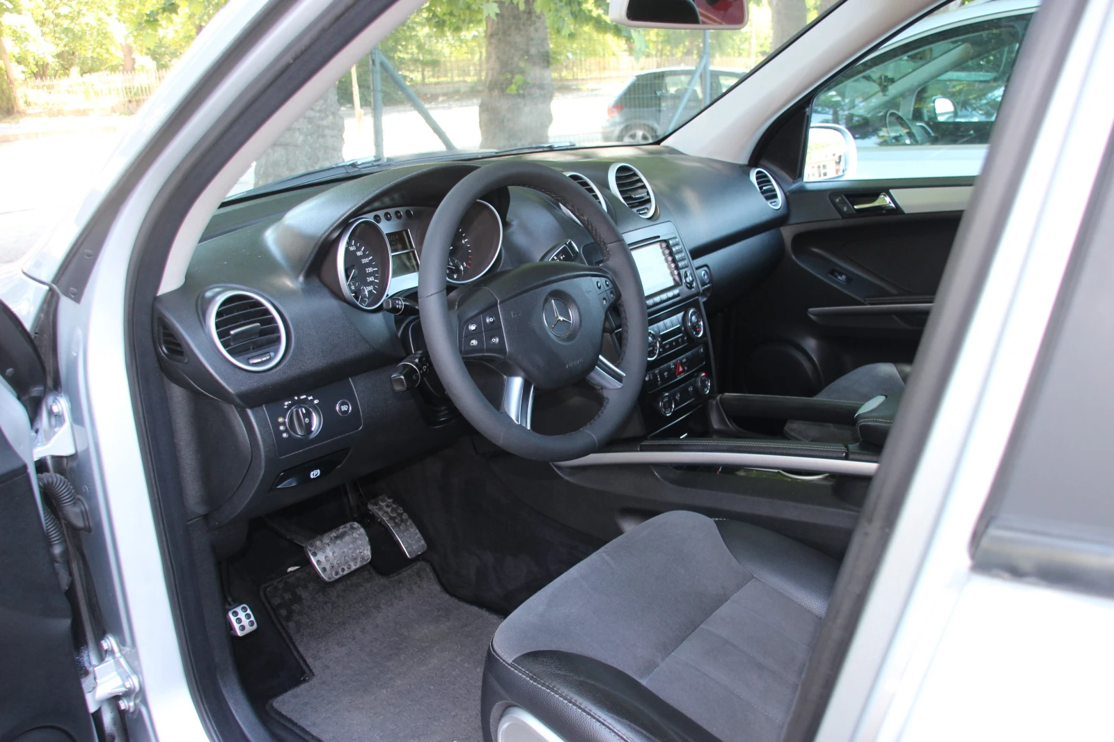 Mercedes-Benz ML 420 CDI  4MATIC , снимка 9 - Автомобили и джипове - 53975621