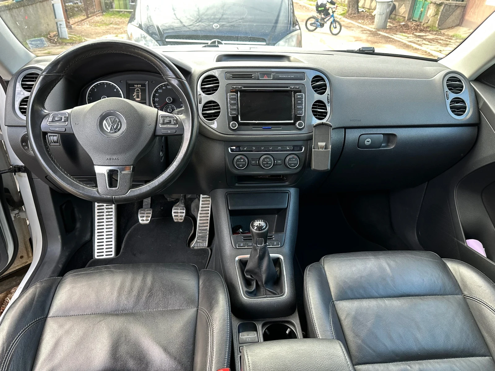 VW Tiguan 2.0 FACELIFT 4MOTION, снимка 8 - Автомобили и джипове - 54012729