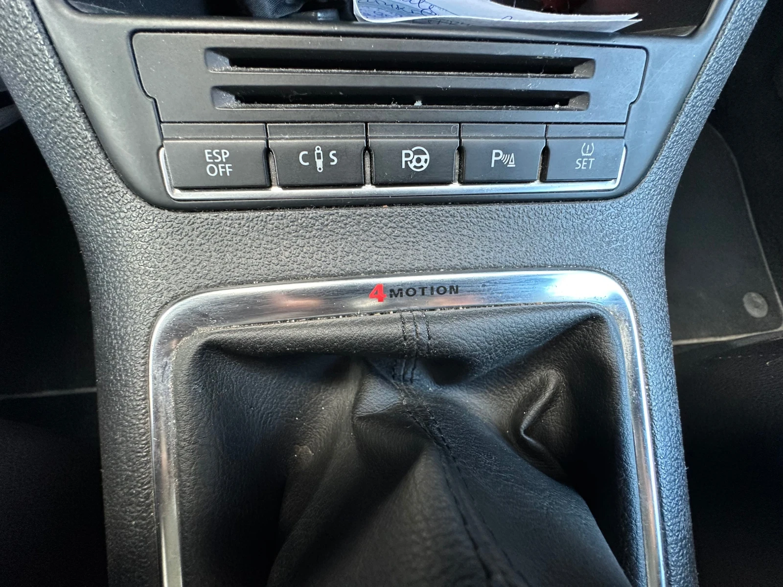 VW Tiguan 2.0 FACELIFT 4MOTION, снимка 15 - Автомобили и джипове - 54012729