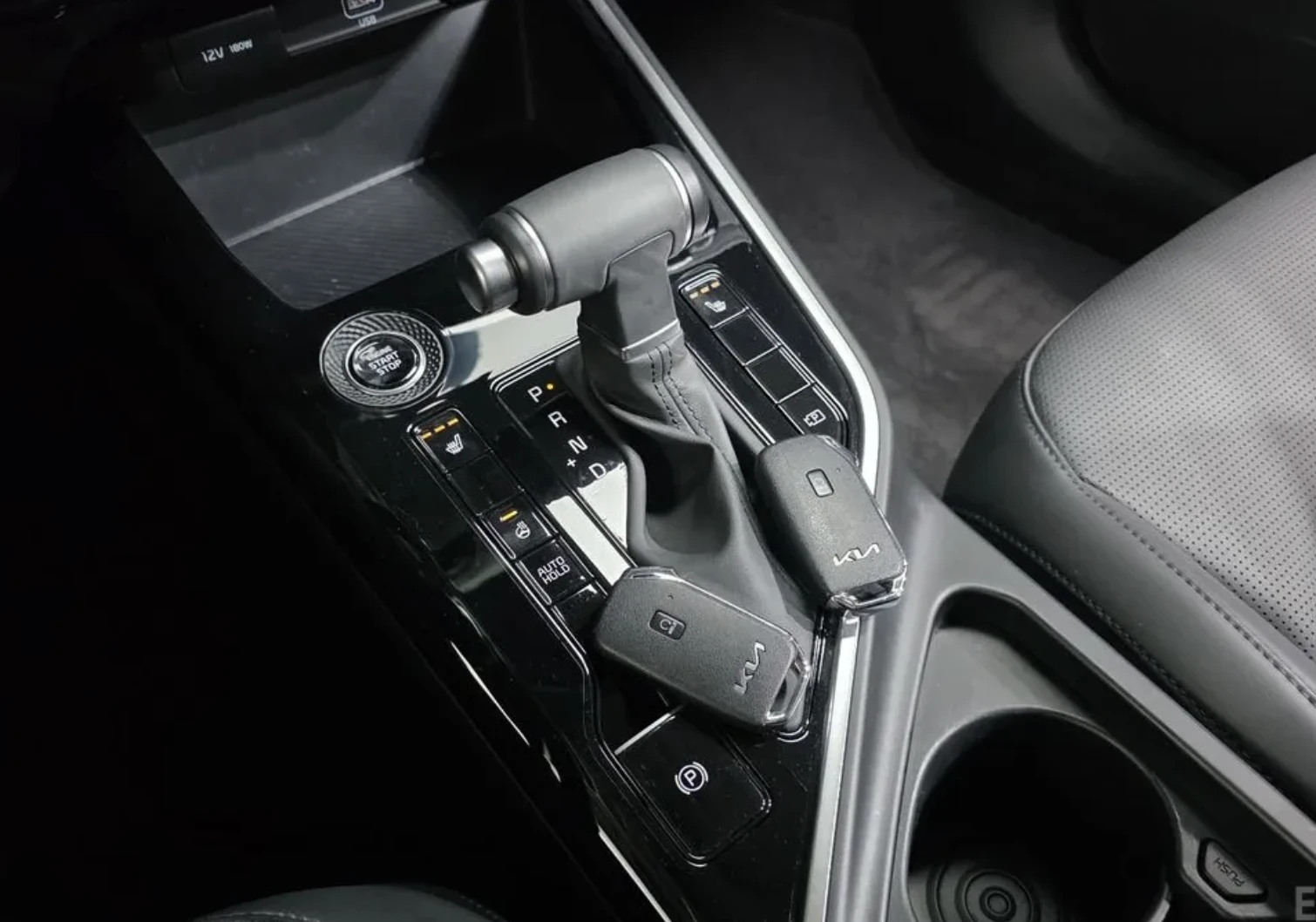 Kia Niro TRENDY* ПОДГРЕВ* ОБДУХВАНЕ* НАВИ* КАМЕРА* HUD* , снимка 9 - Автомобили и джипове - 54116192