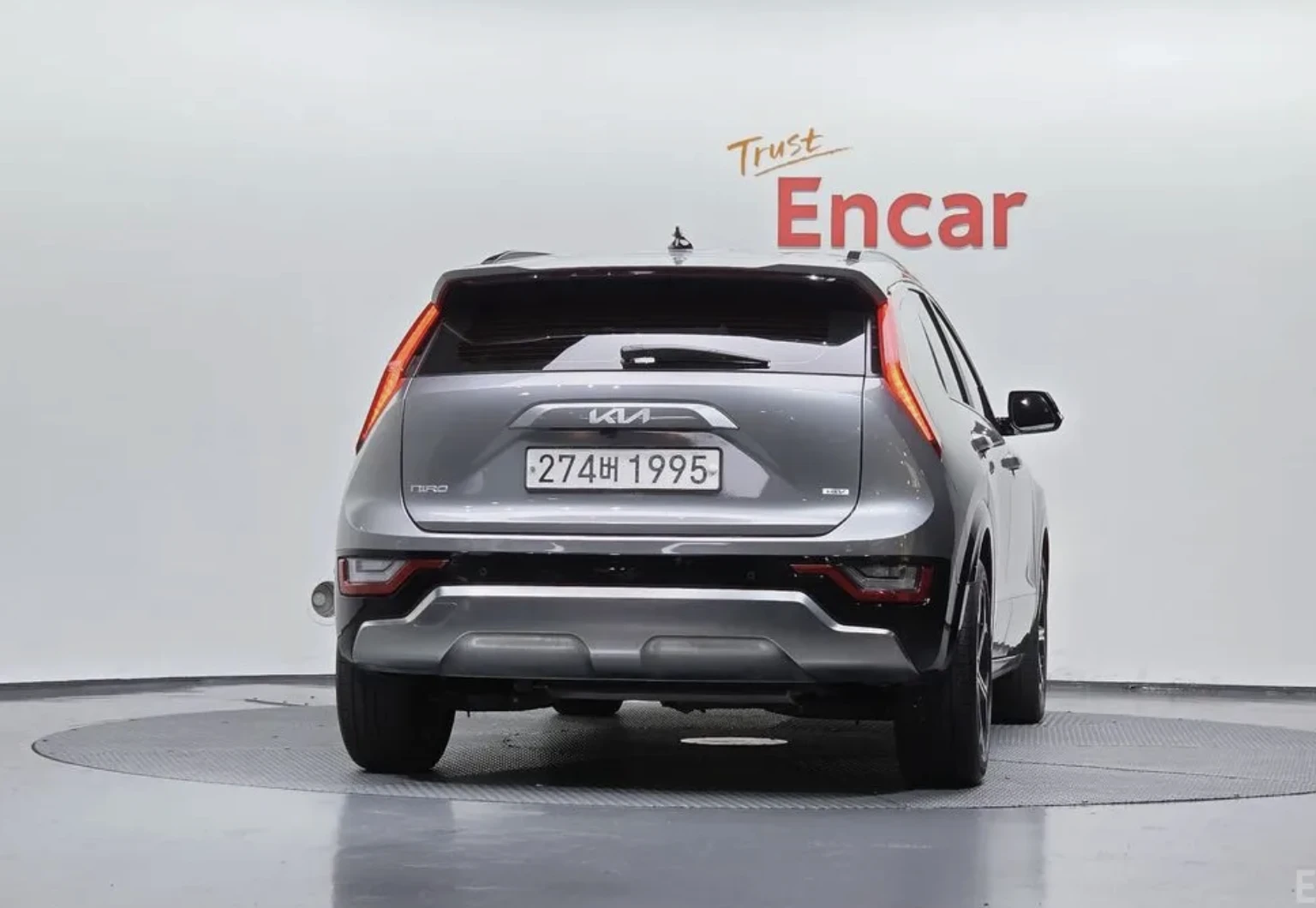 Kia Niro TRENDY* ПОДГРЕВ* ОБДУХВАНЕ* НАВИ* КАМЕРА* HUD* , снимка 4 - Автомобили и джипове - 54116192