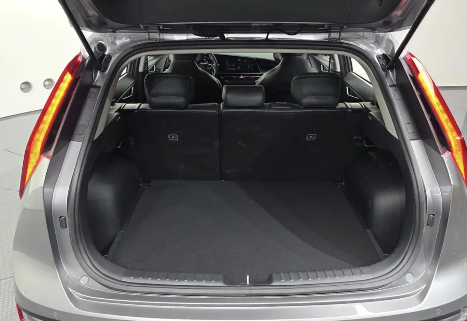 Kia Niro TRENDY* ПОДГРЕВ* ОБДУХВАНЕ* НАВИ* КАМЕРА* HUD* , снимка 16 - Автомобили и джипове - 54116192