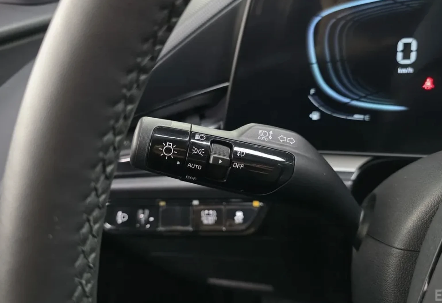 Kia Niro TRENDY* ПОДГРЕВ* ОБДУХВАНЕ* НАВИ* КАМЕРА* HUD* , снимка 15 - Автомобили и джипове - 54116192