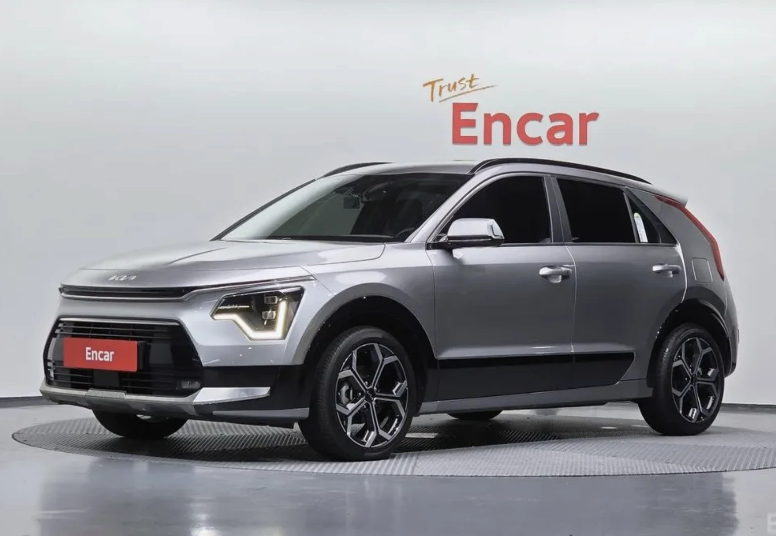 Kia Niro TRENDY* ПОДГРЕВ* ОБДУХВАНЕ* НАВИ* КАМЕРА* HUD* 