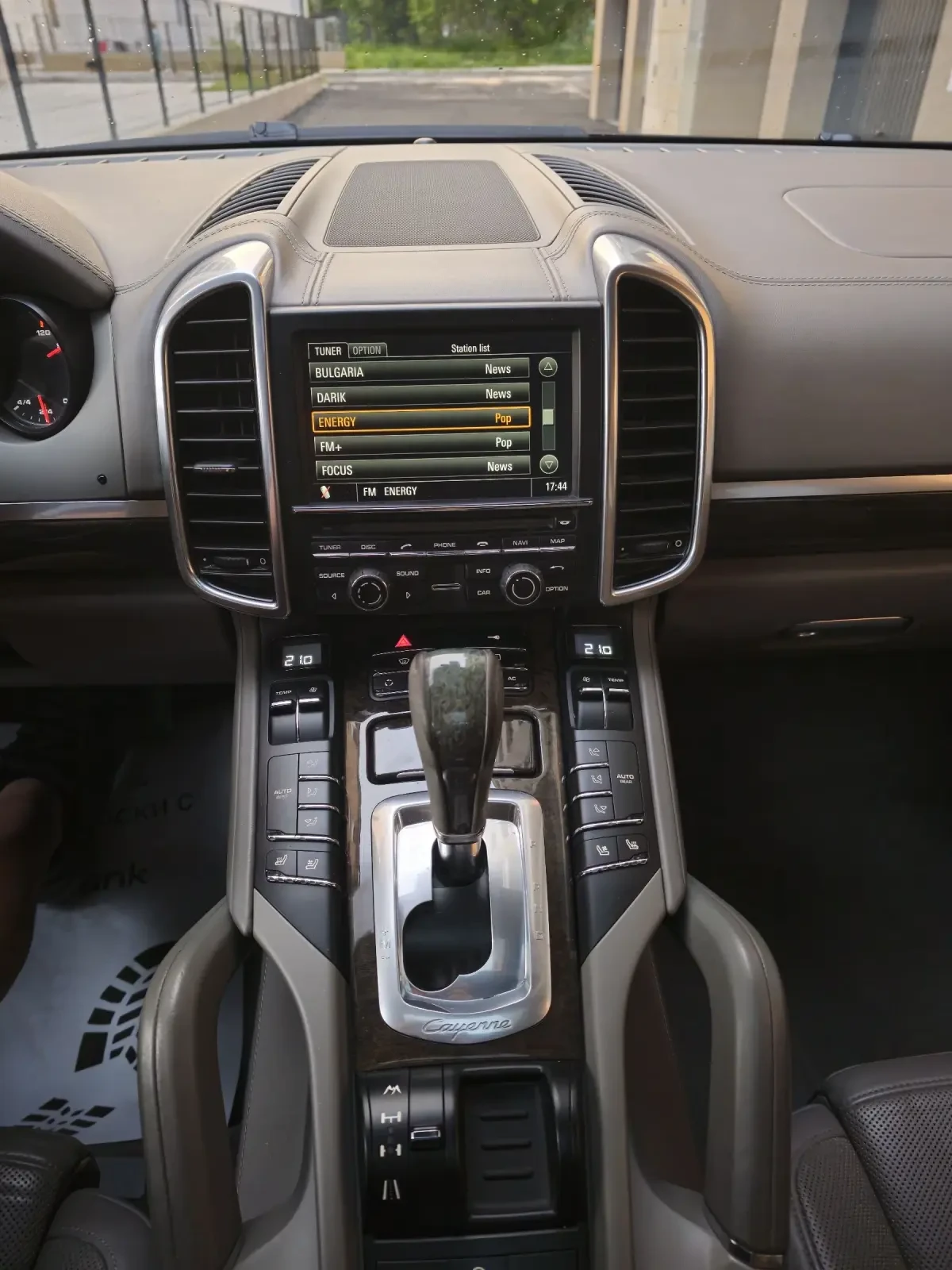 Porsche Cayenne Distronic, подгрев, обдухване, Bose, снимка 9 - Автомобили и джипове - 54359219