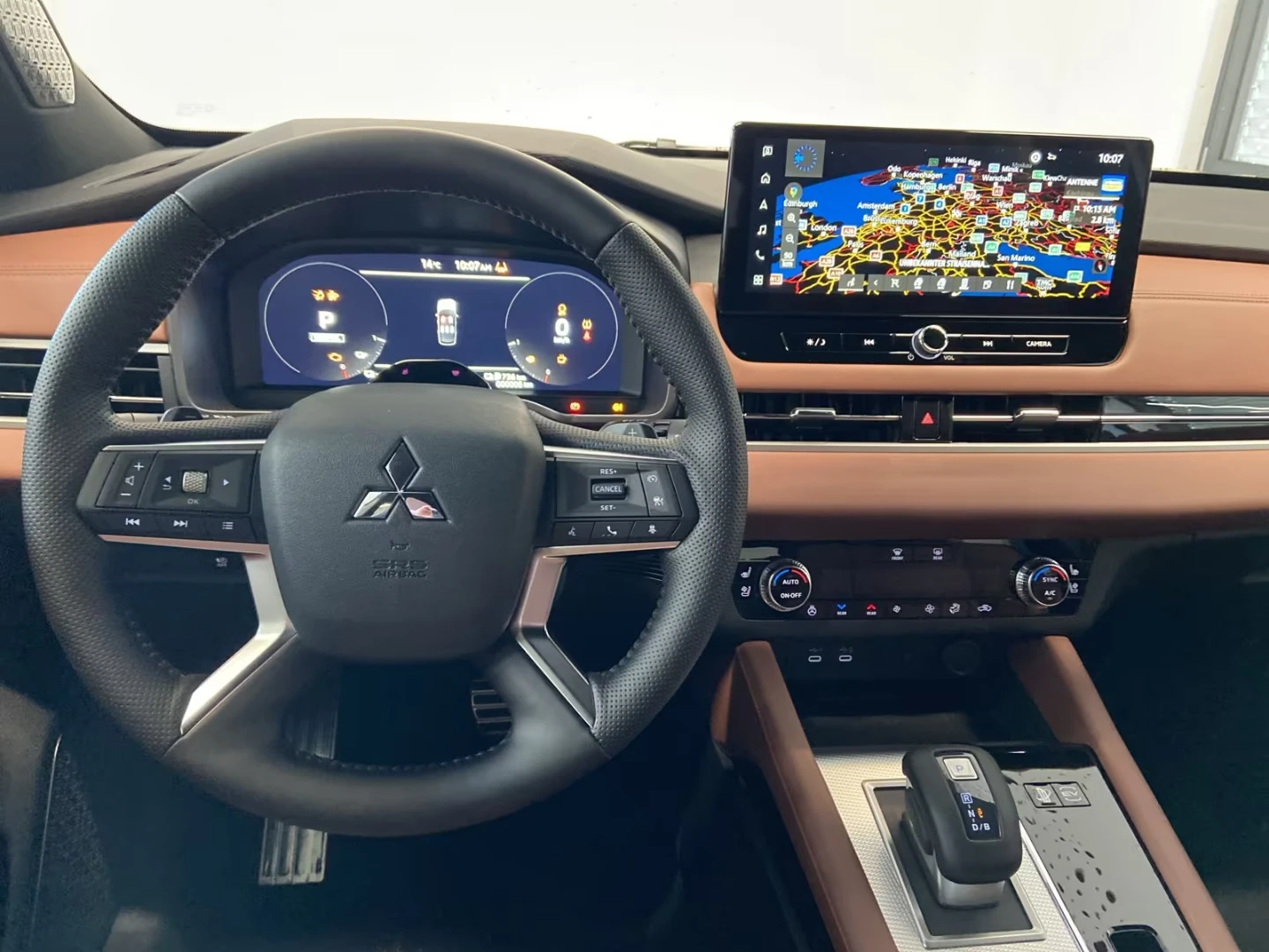 Mitsubishi Outlander 2.4PHEV/306HP/TOP LUXURY/PANO/360/HUD/YAMAHA/203h, снимка 8 - Автомобили и джипове - 54371310