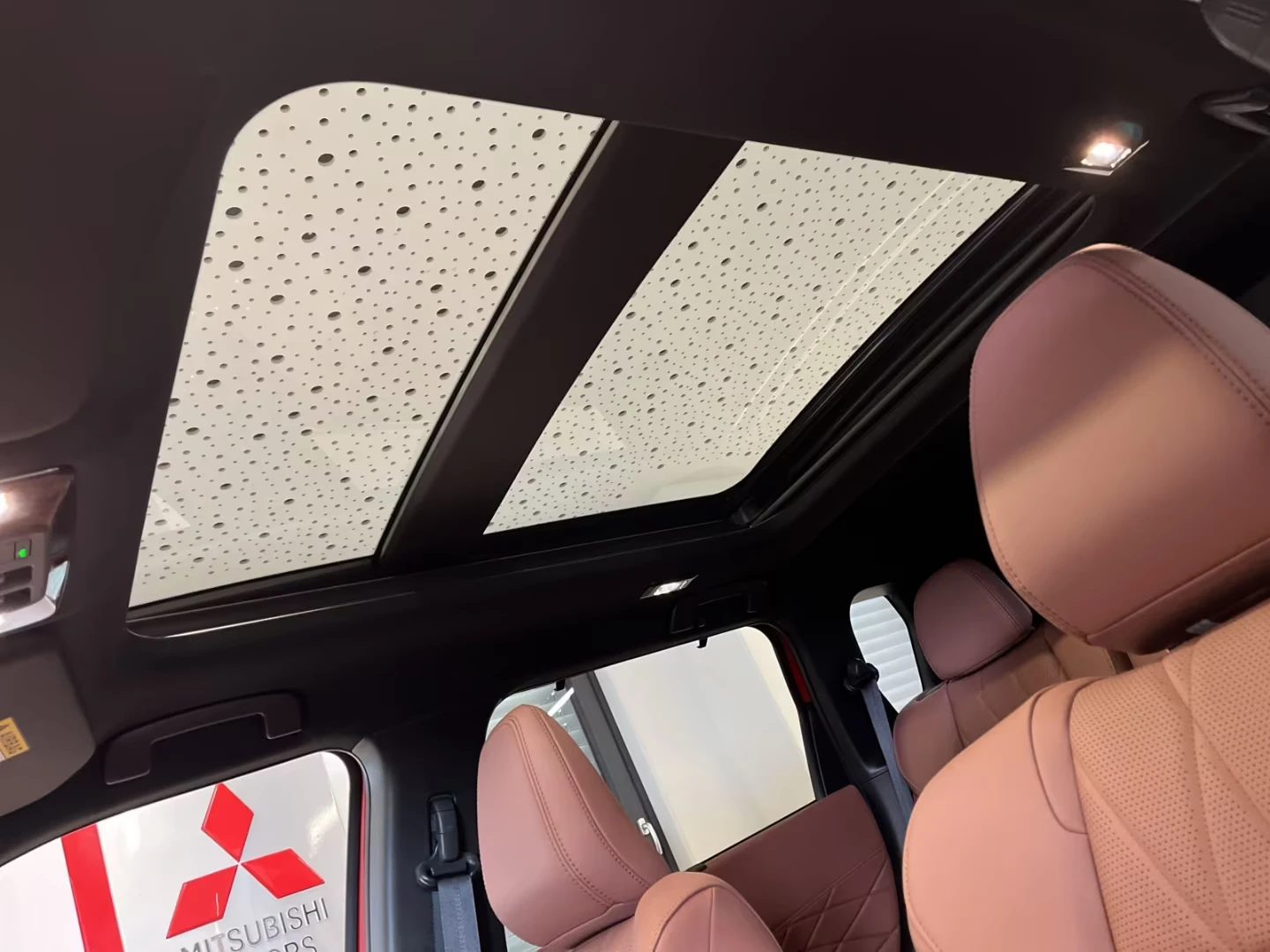 Mitsubishi Outlander 2.4PHEV/306HP/TOP LUXURY/PANO/360/HUD/YAMAHA/203h, снимка 12 - Автомобили и джипове - 54371310