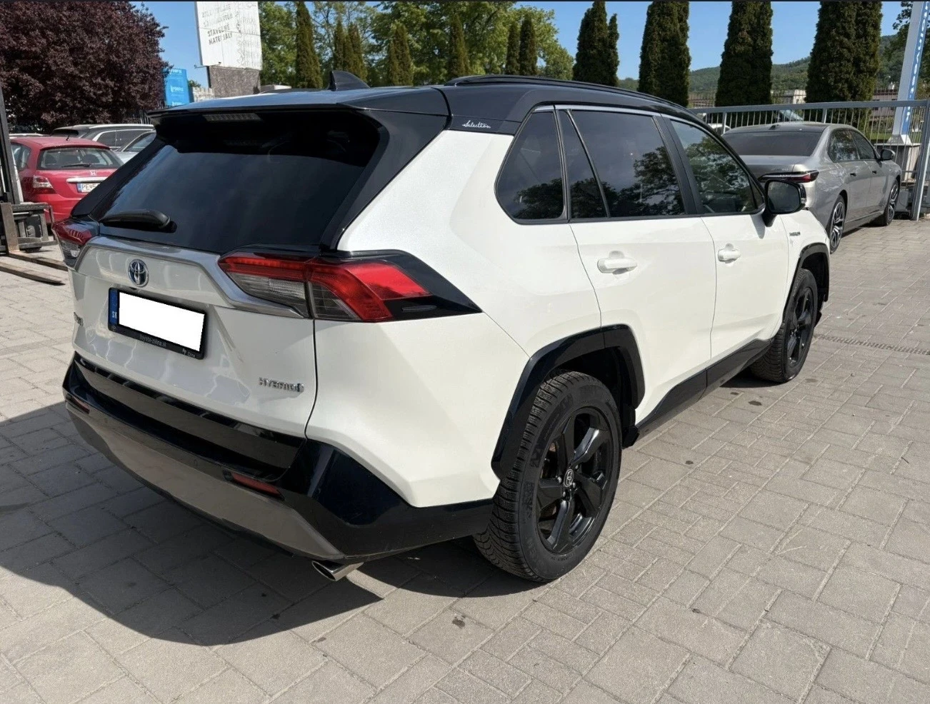 Toyota Rav4 2, 5 Hybrid= 4x4= 16 Panorama= Full 99000 km, снимка 2 - Автомобили и джипове - 54423305