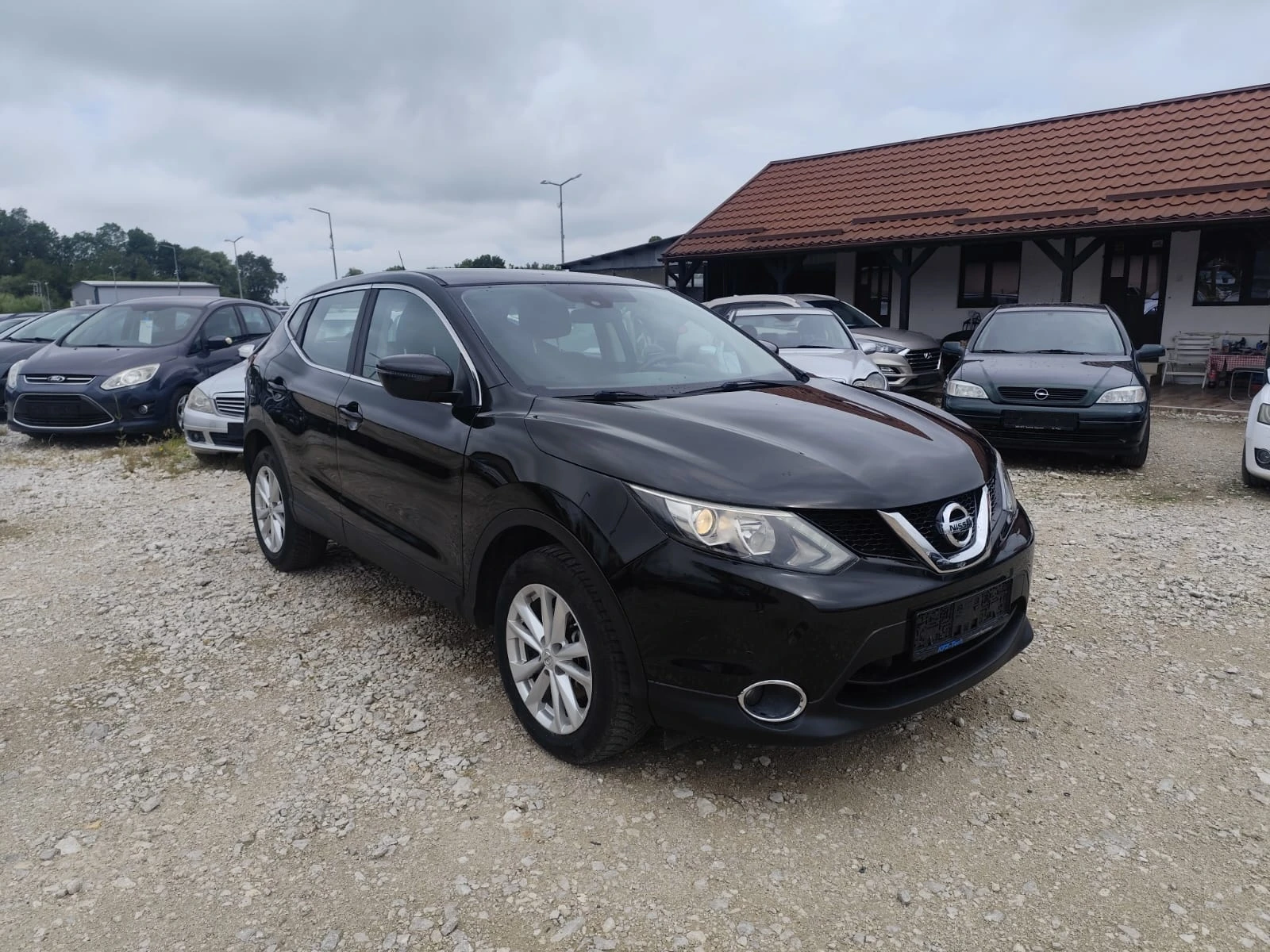 Nissan Qashqai 1.5 дизел Италия, снимка 3 - Автомобили и джипове - 55160972