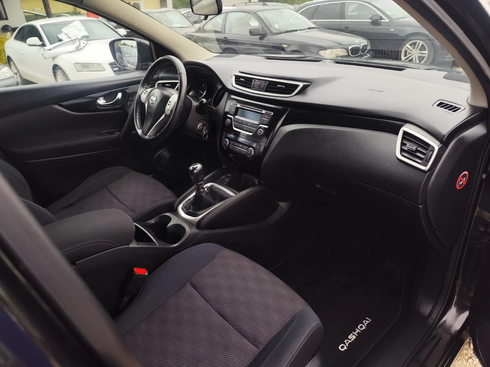 Nissan Qashqai 1.5 дизел Италия, снимка 12 - Автомобили и джипове - 55160972