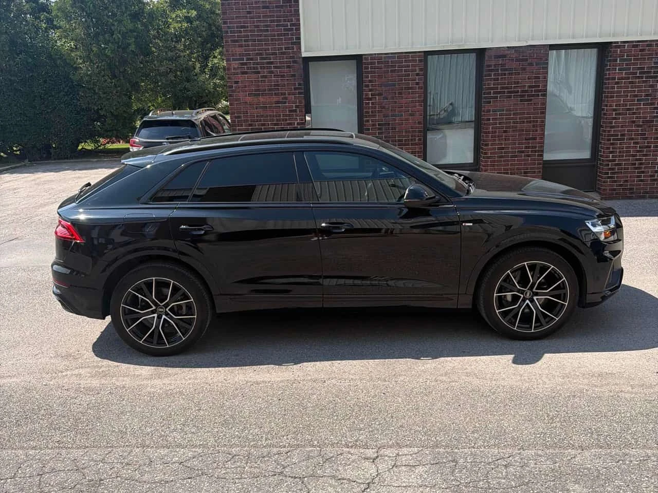 Audi Q8 * Progressiv * CARFAX * ОБДУХВАНЕ * АВТОКРЕДИТ, снимка 3 - Автомобили и джипове - 55213912