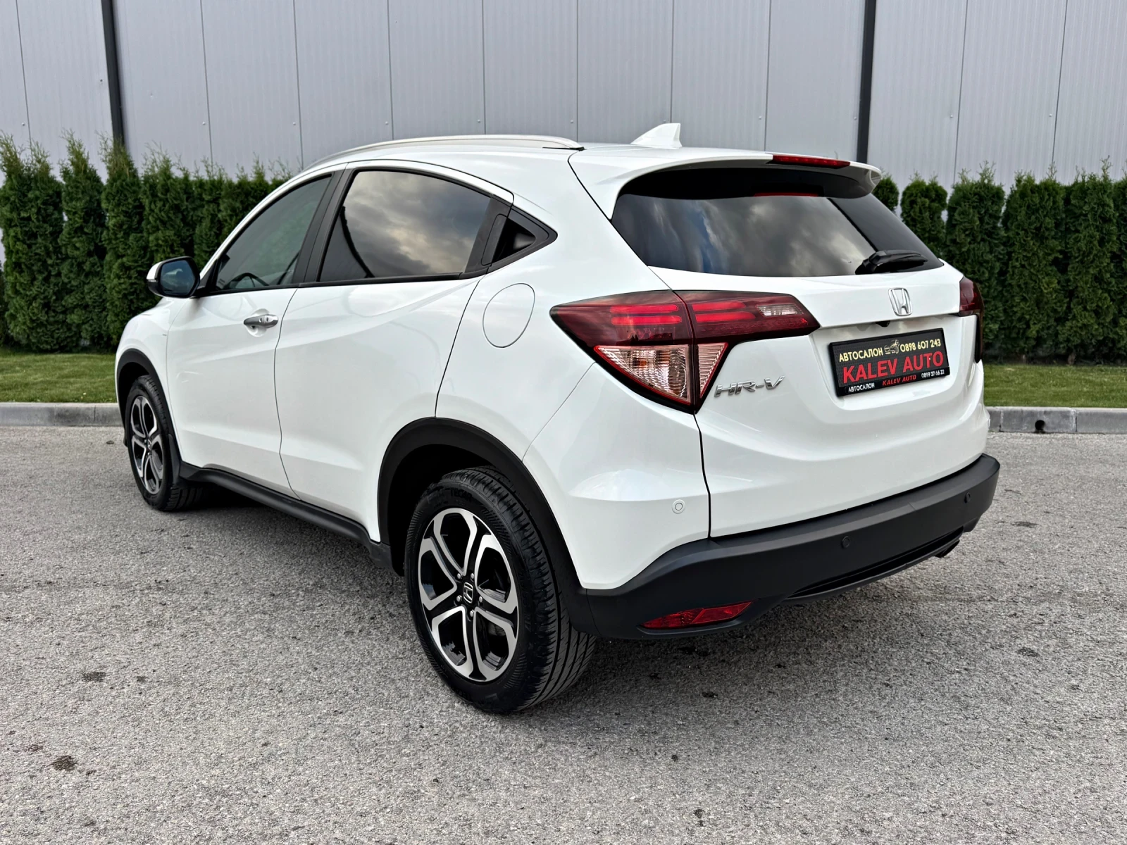 Honda Hr-v 1.5i-VTEC/Executive/130000км/FULL/ШВЕЙЦАРИЯ!!!, снимка 4 - Автомобили и джипове - 56261258