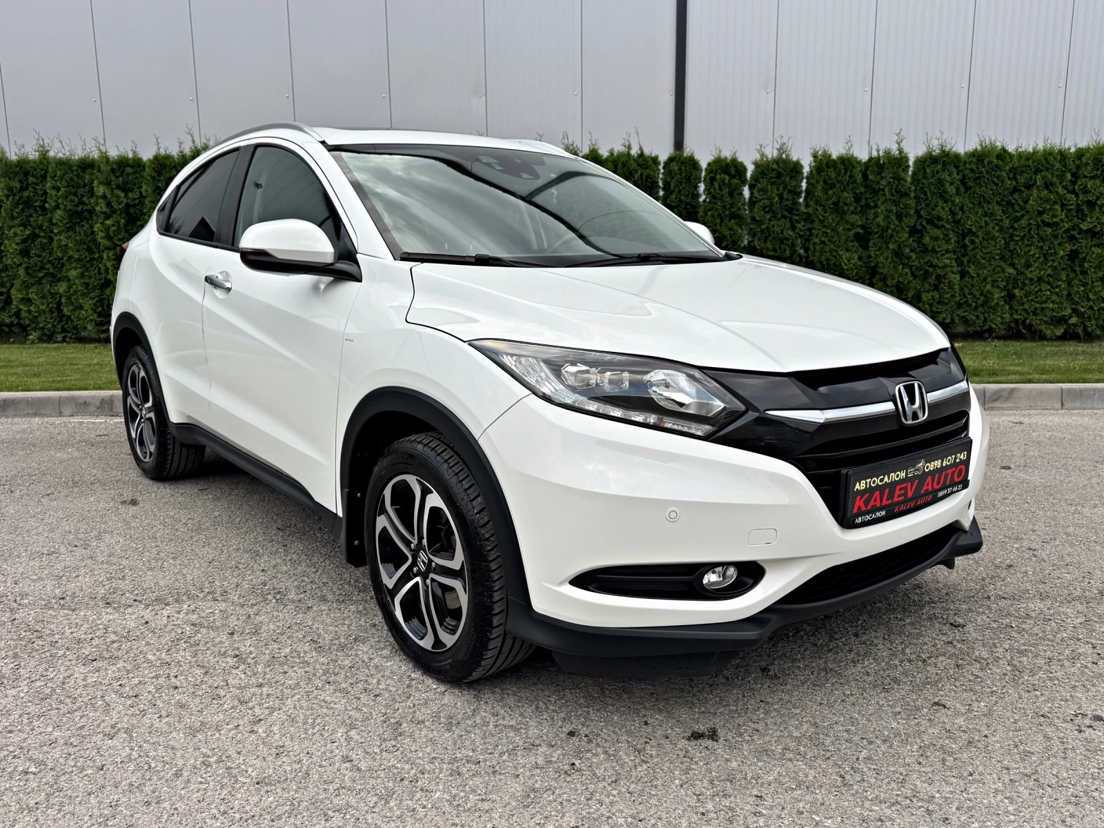Honda Hr-v 1.5i-VTEC/Executive/130000км/FULL/ШВЕЙЦАРИЯ!!!, снимка 3 - Автомобили и джипове - 56261258