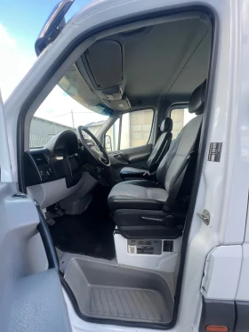 Mercedes-Benz Sprinter Товаропътнически / OM646 / Климатроник, снимка 11 - Бусове и автобуси - 53620696