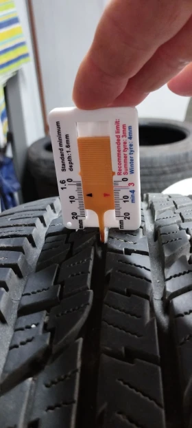 Гуми Всесезонни 235/55R18, снимка 2 - Гуми и джанти - 52724270