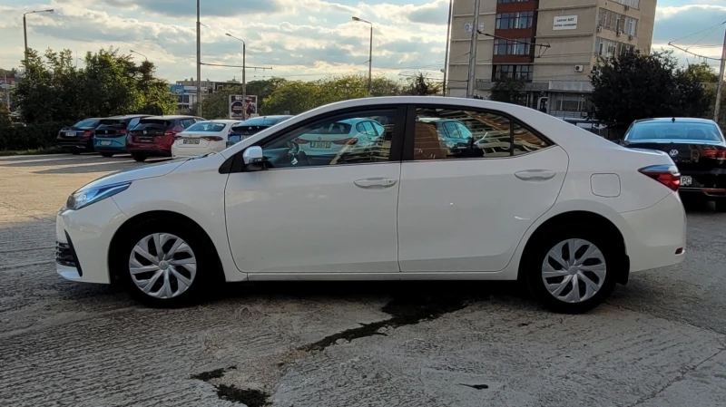 Toyota Corolla 1.6 Luna, снимка 8 - Автомобили и джипове - 47627133