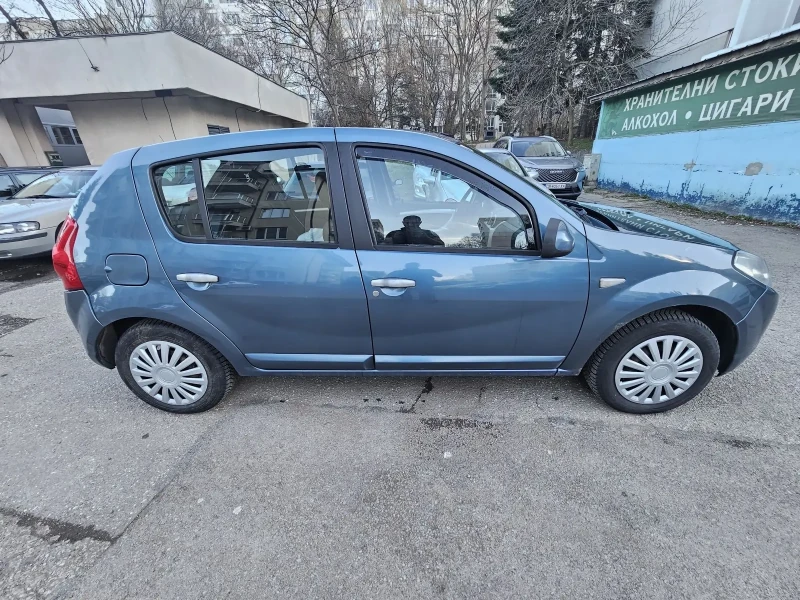 Dacia Sandero 1.6, снимка 2 - Автомобили и джипове - 48229946