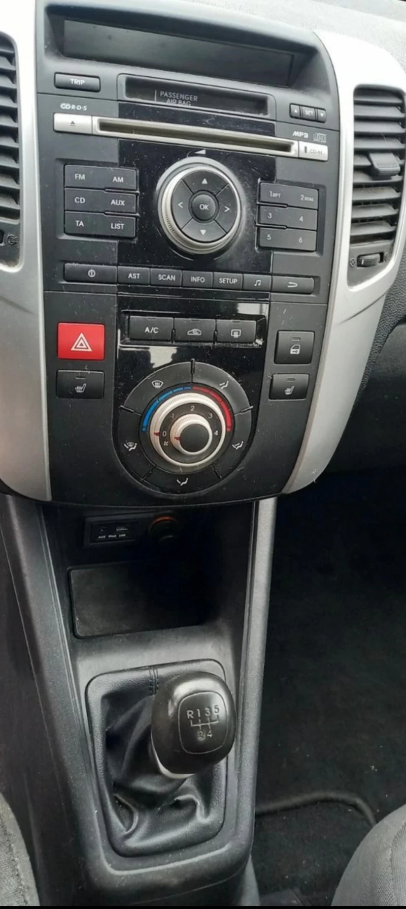 Kia Venga 1.6i, снимка 9 - Автомобили и джипове - 48690684