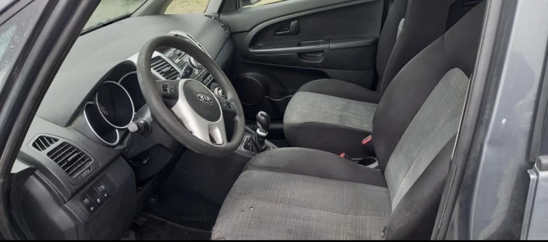 Kia Venga 1.6i, снимка 8 - Автомобили и джипове - 48690684