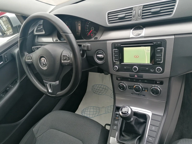 VW Passat 2.0 TDI Navi , снимка 13 - Автомобили и джипове - 48691738