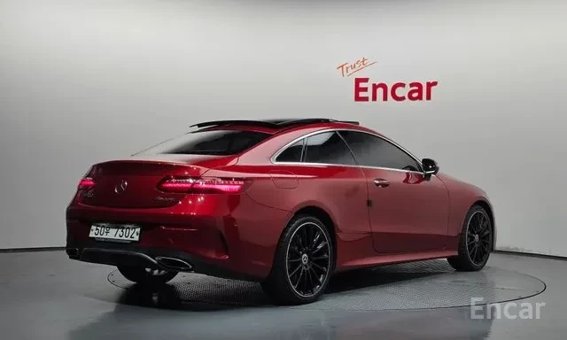 Mercedes-Benz E 400 4Matic Coupe Обдухване Панорама 360 Кам 2 Ключа, снимка 3 - Автомобили и джипове - 55667941