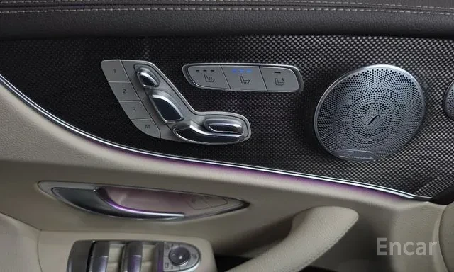 Mercedes-Benz E 400 4Matic Coupe Обдухване Панорама 360 Кам 2 Ключа, снимка 11 - Автомобили и джипове - 55667941
