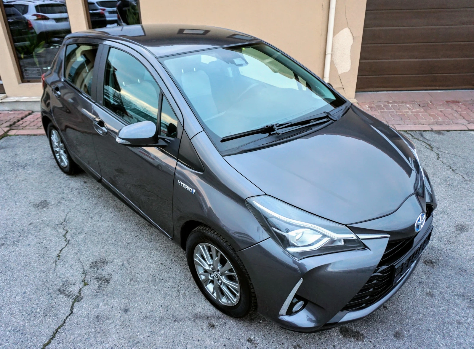 Toyota Yaris 1.5H ACTIVE  - изображение 2