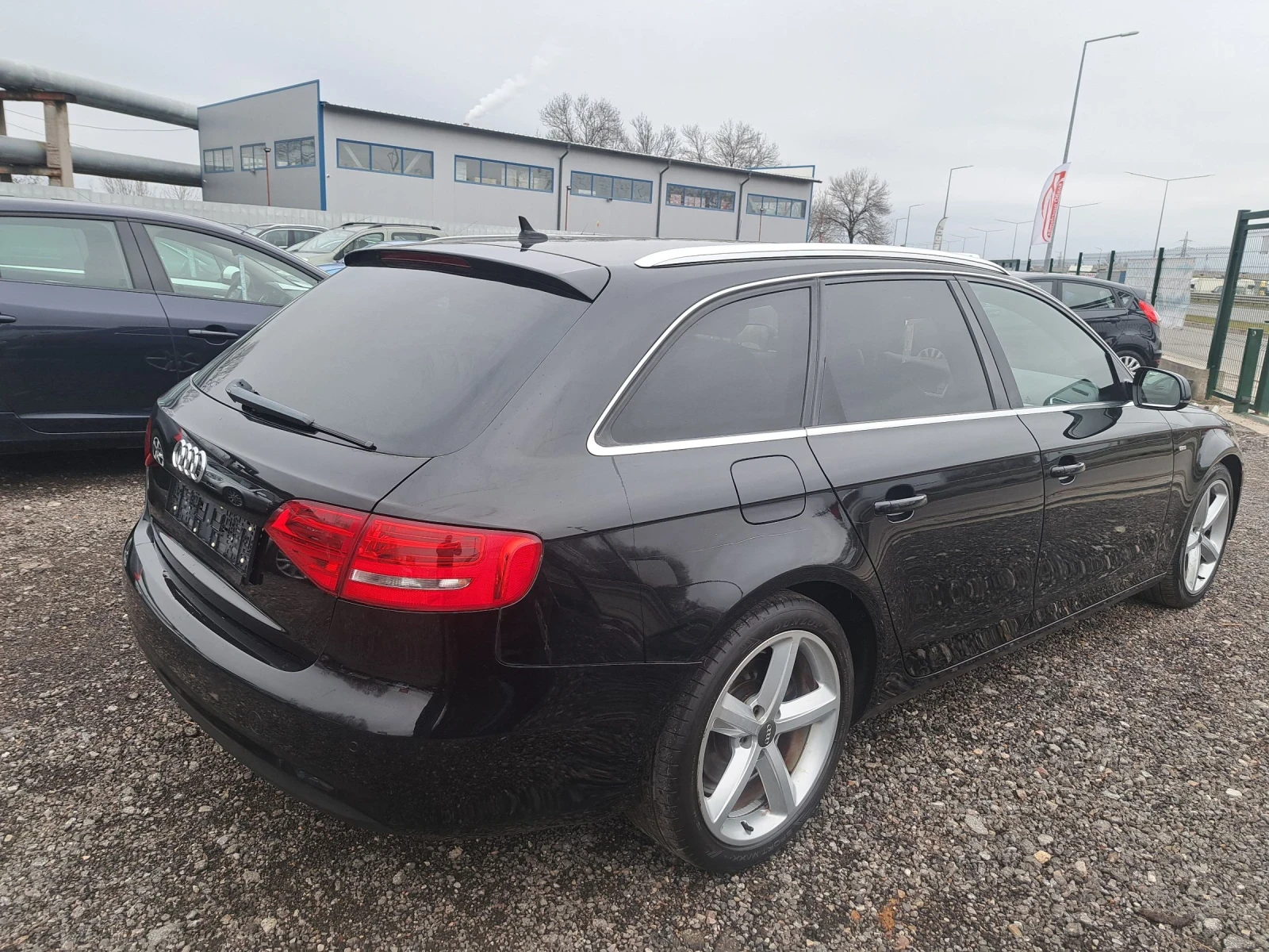 Audi A4 2.0TDI 143PS..S-LINE ITALIA - изображение 9