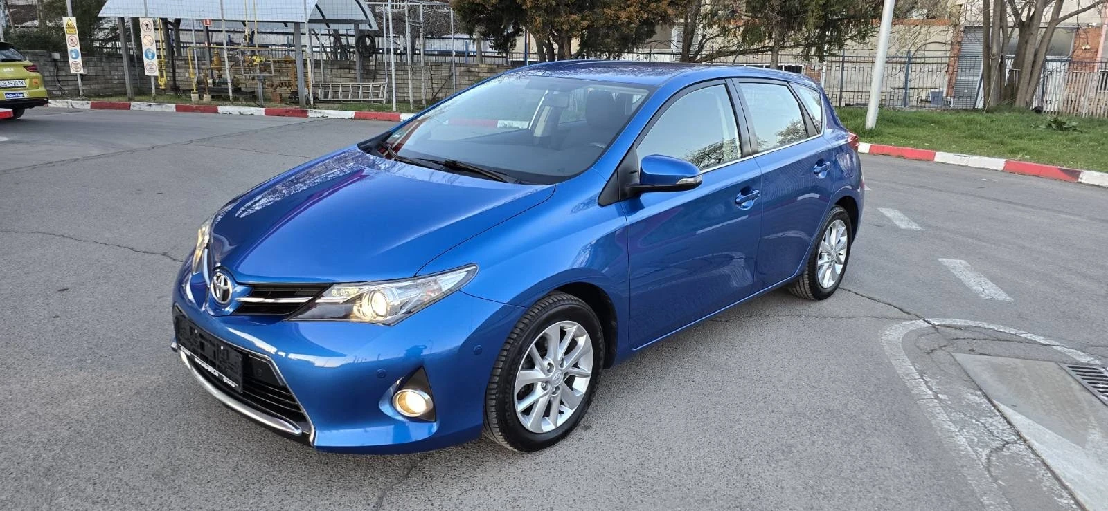 Toyota Auris УНИКАТ-1.6 -БЕНЗИН-107000 КМ-НОВА | Mobile.bg — изображение 1