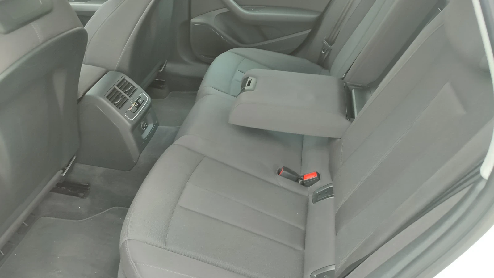 Audi A4 40TDI  MATRIX - изображение 9