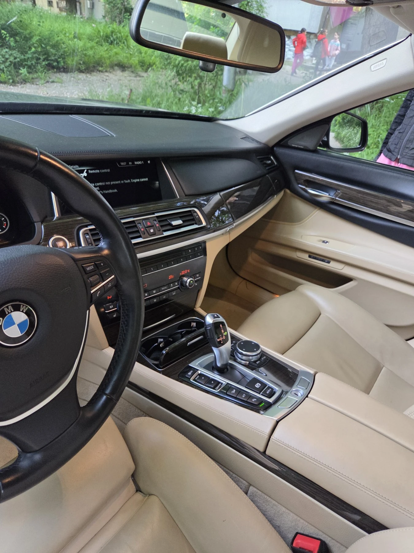 BMW 750  - изображение 7