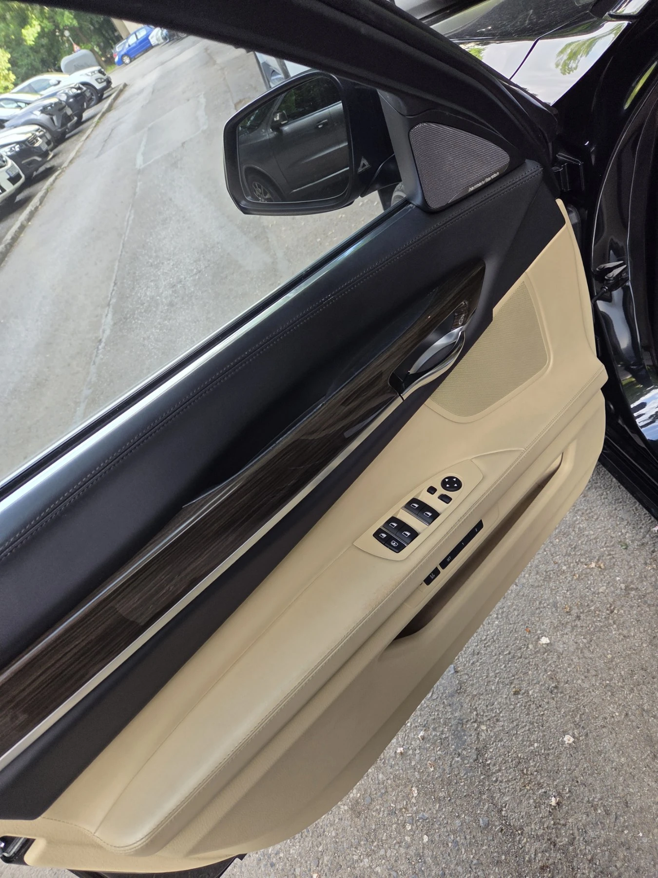 BMW 750  - изображение 6