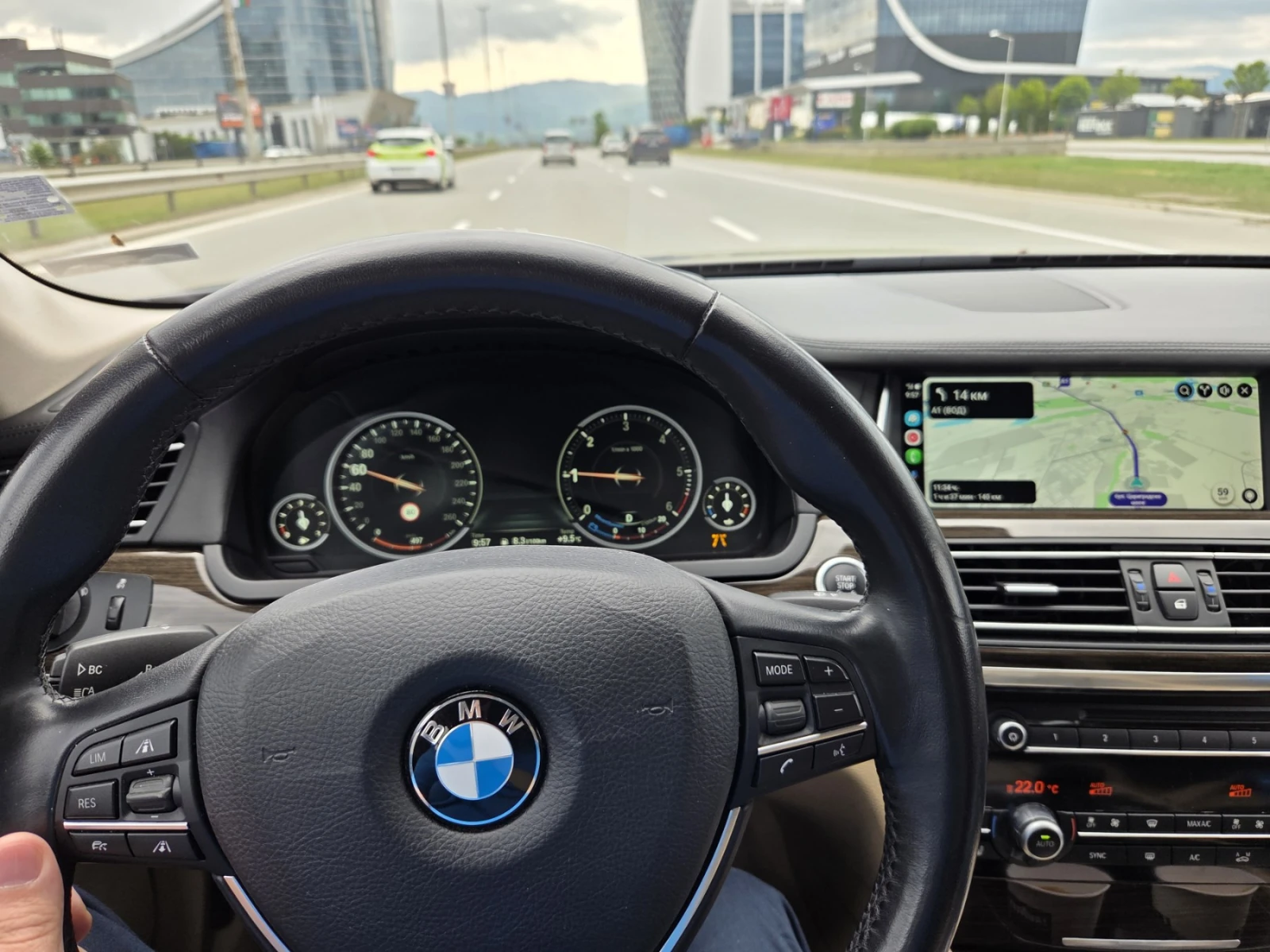 BMW 750  - изображение 2