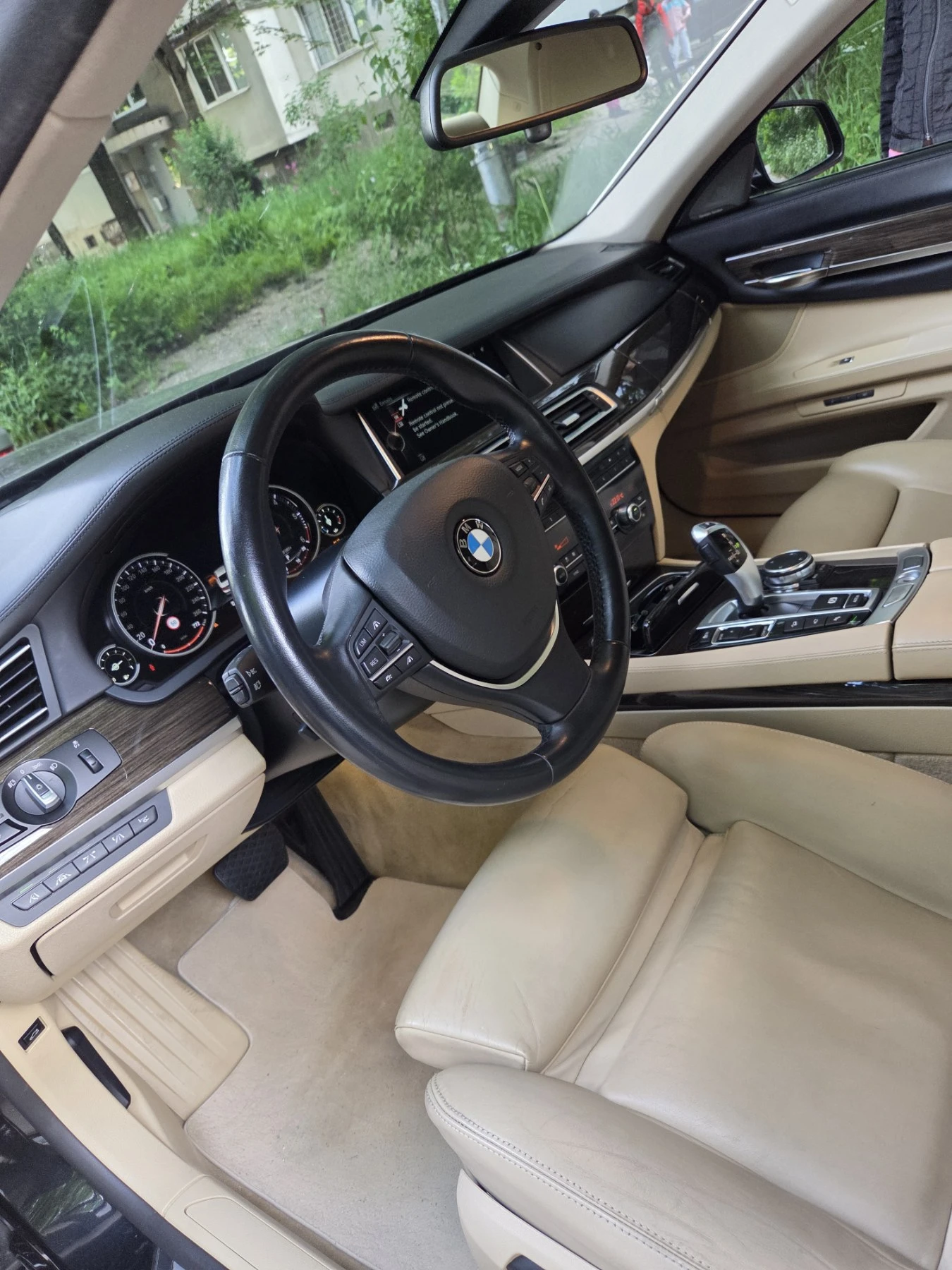 BMW 750  - изображение 8