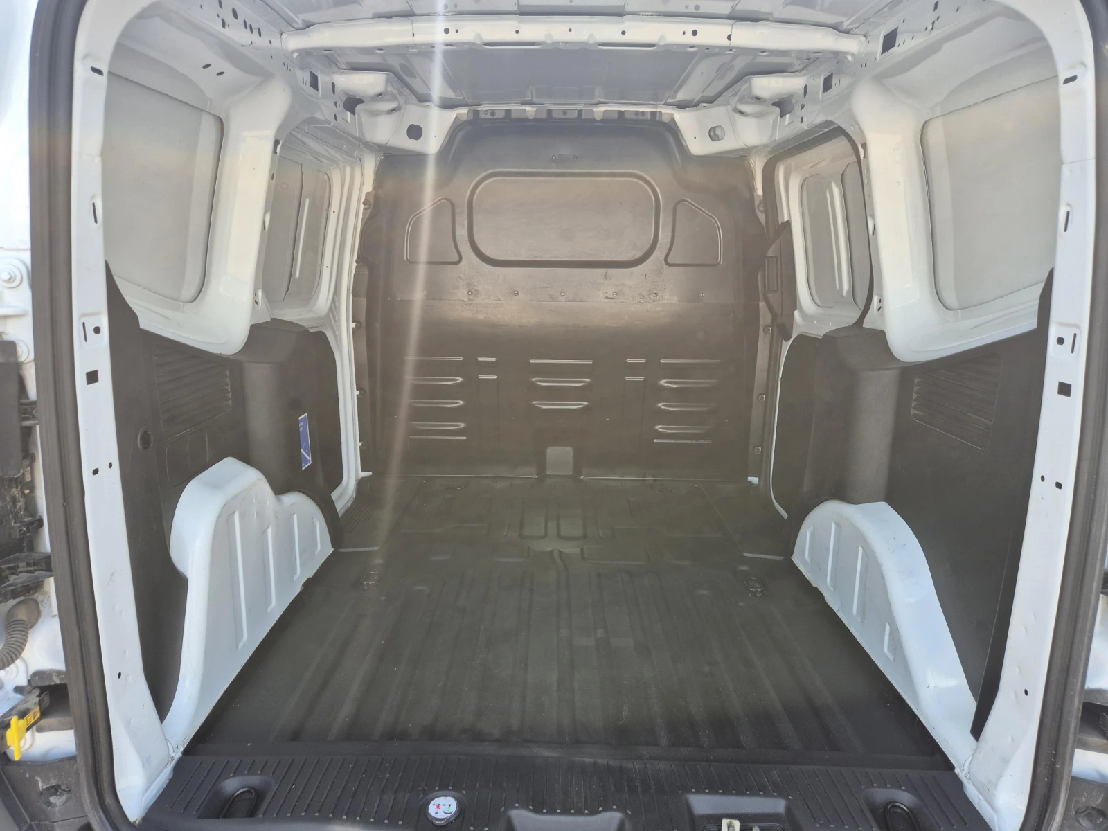 Ford Courier 1.5 EcoBlue, снимка 12 - Автомобили и джипове - 55270343