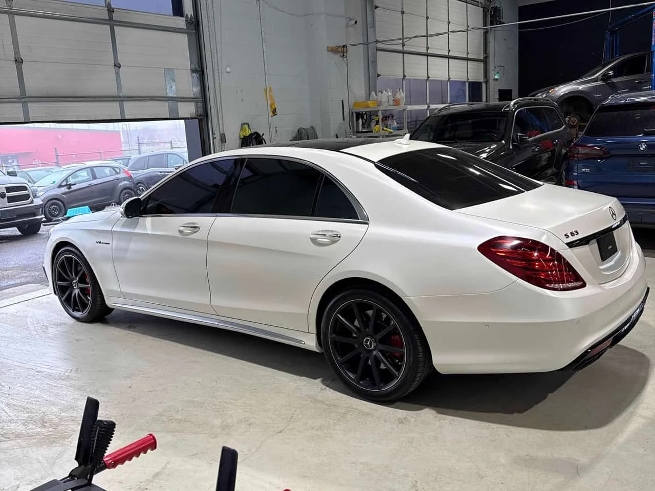 Mercedes-Benz S 63 AMG 4MATIC | CARFAX | ОБДУХВАНЕ | ПАНОРАМA | МАСАЖИ, снимка 3 - Автомобили и джипове - 55419937