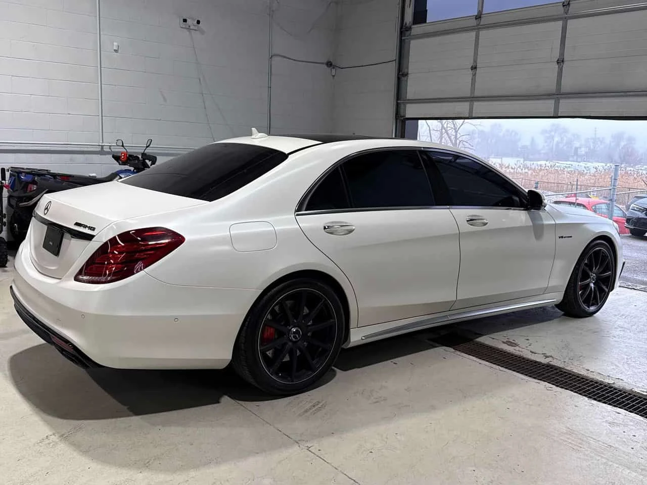 Mercedes-Benz S 63 AMG 4MATIC | CARFAX | ОБДУХВАНЕ | ПАНОРАМA | МАСАЖИ, снимка 4 - Автомобили и джипове - 55419937