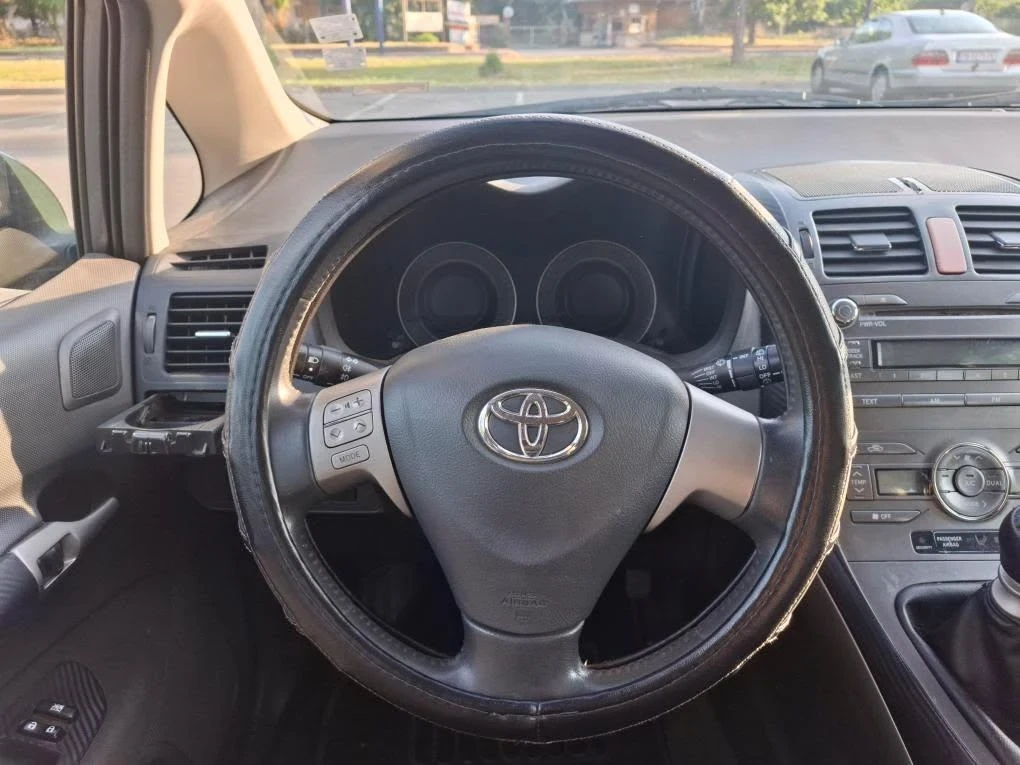 Toyota Auris, снимка 6 - Автомобили и джипове - 56021170