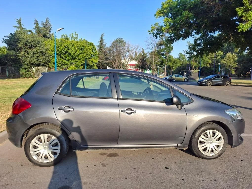 Toyota Auris, снимка 2 - Автомобили и джипове - 56021170