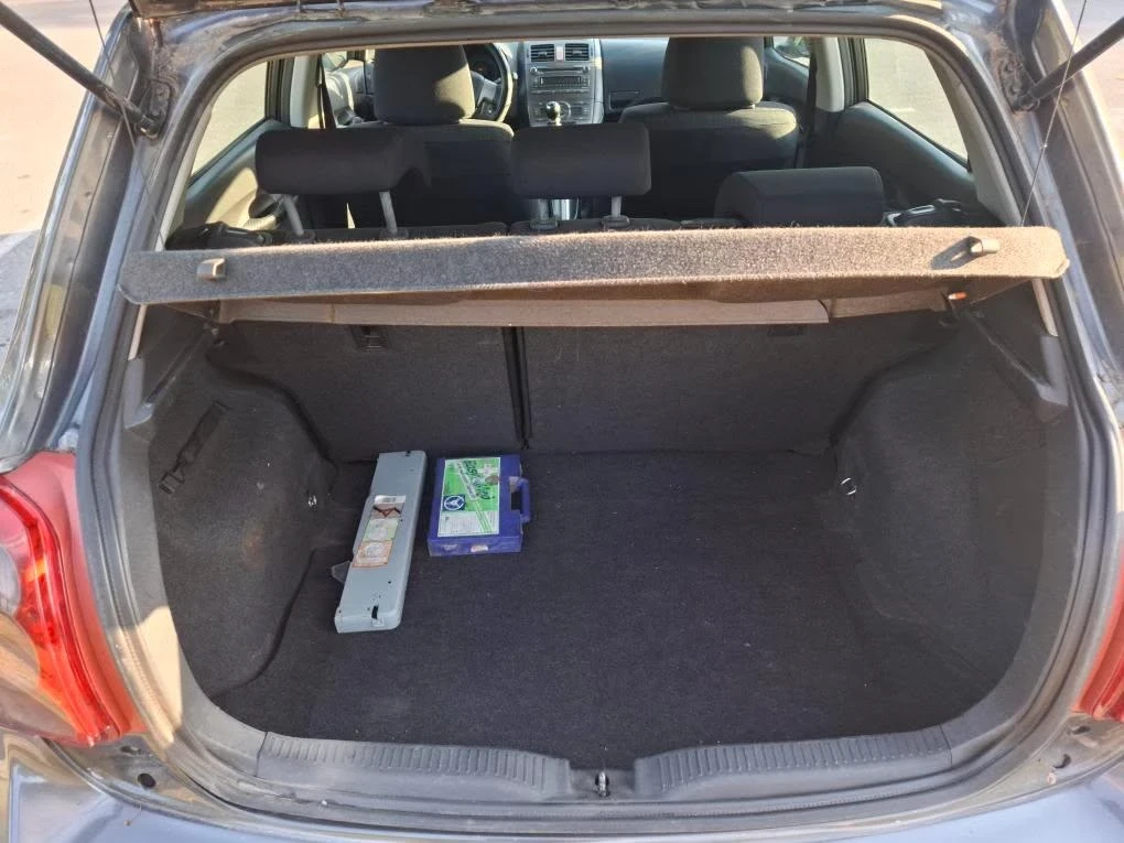 Toyota Auris, снимка 8 - Автомобили и джипове - 56021170