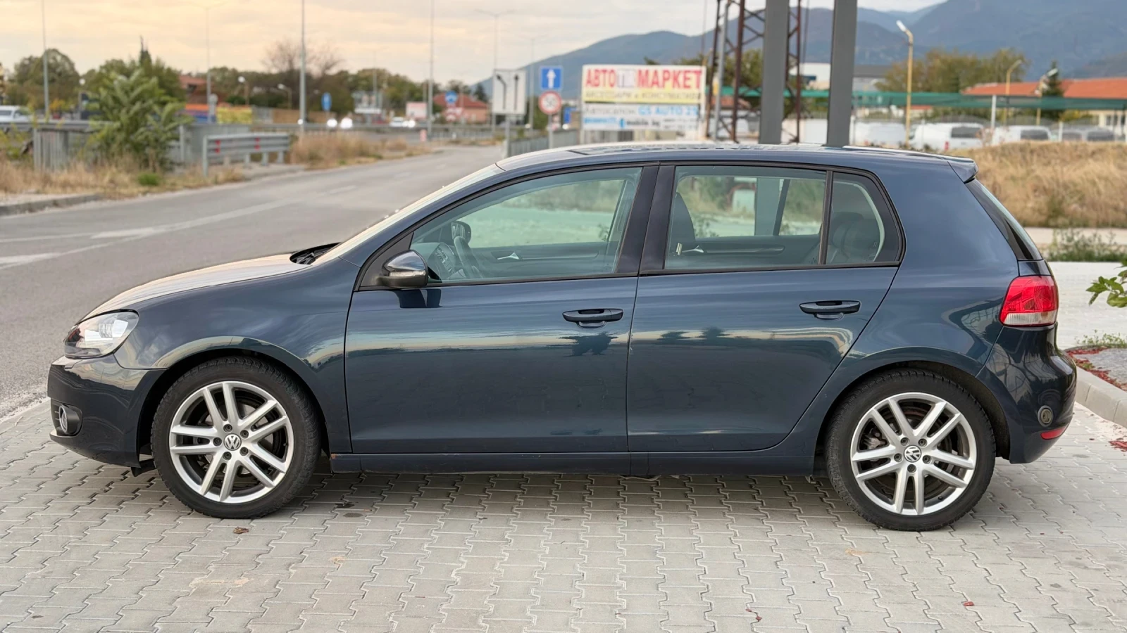 VW Golf 1.6 LPG 102кс., снимка 8 - Автомобили и джипове - 56557402