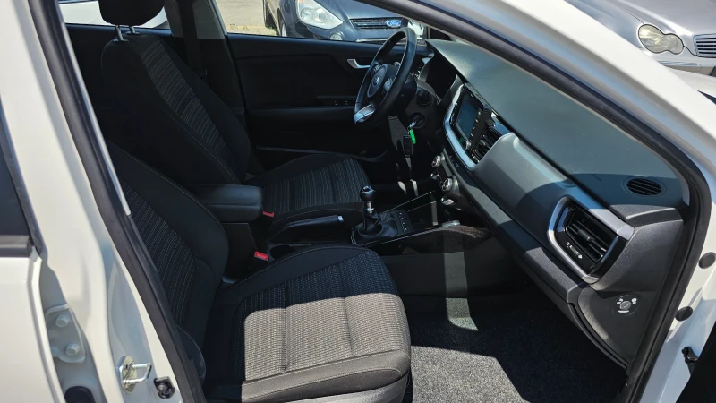 Kia Stonic 1.2, снимка 13 - Автомобили и джипове - 50953416
