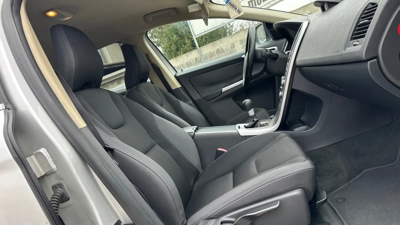 Volvo XC60 2.4 momentum AWD 163k.6-скорости!, снимка 13 - Автомобили и джипове - 53213501