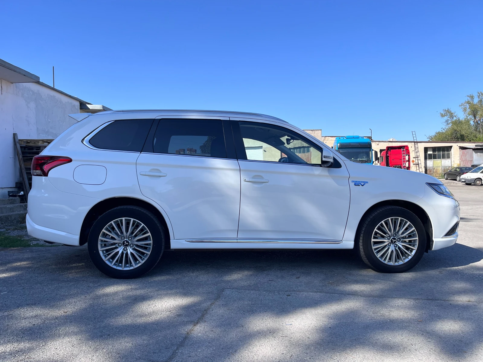 Mitsubishi Outlander  PHEV 2.4 - изображение 7