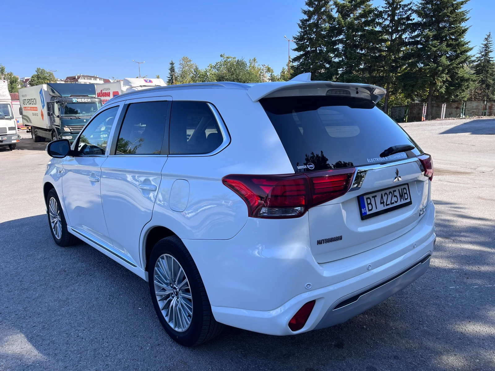 Mitsubishi Outlander  PHEV 2.4 - изображение 4