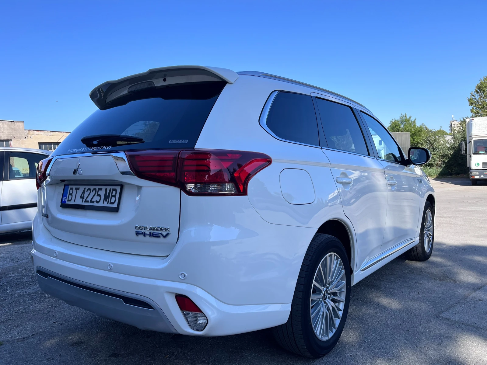 Mitsubishi Outlander  PHEV 2.4 - изображение 6