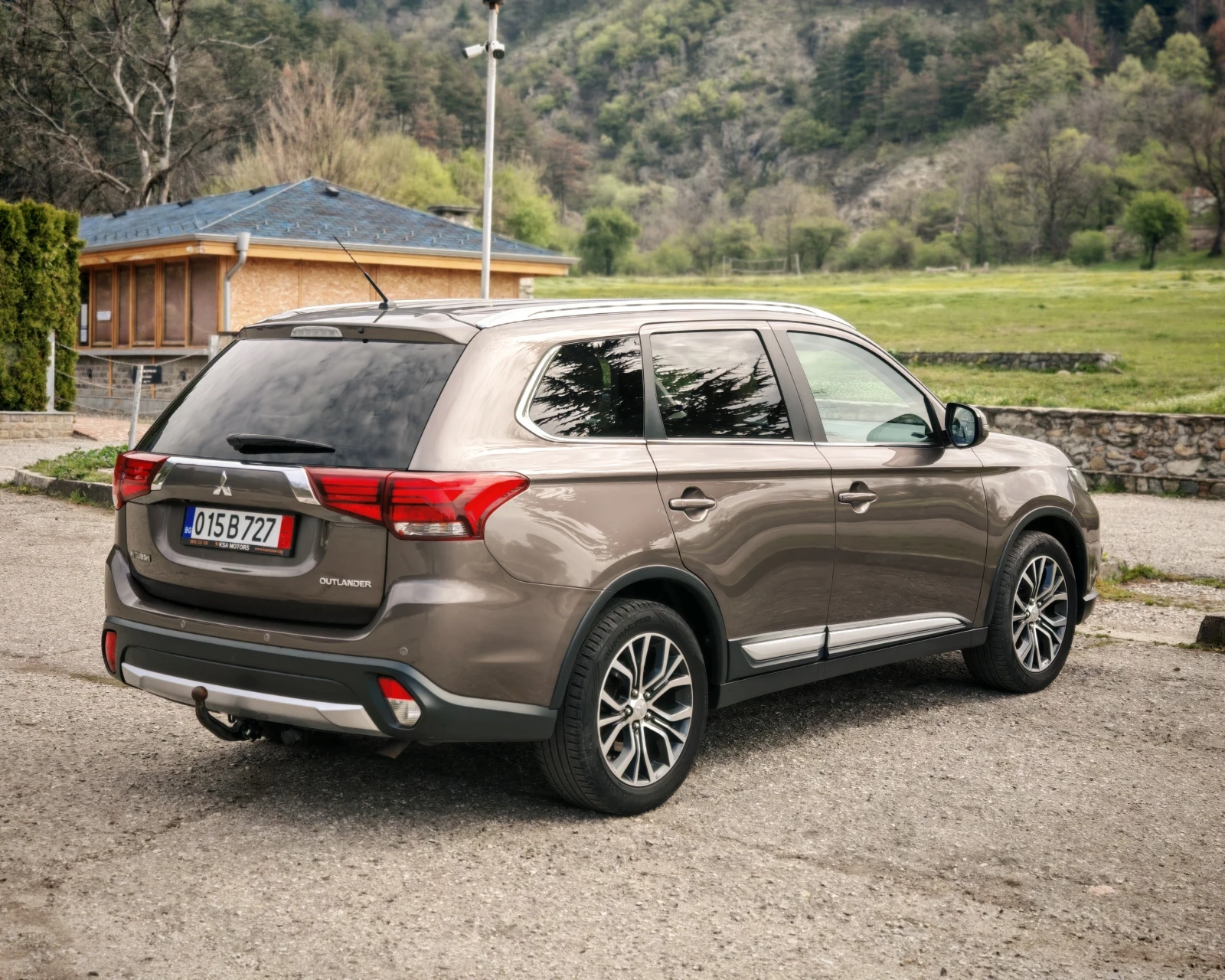 Mitsubishi Outlander 4WD 2.2 АВТОМАТ НАВИ Keylessgo 6+ 1 - изображение 5