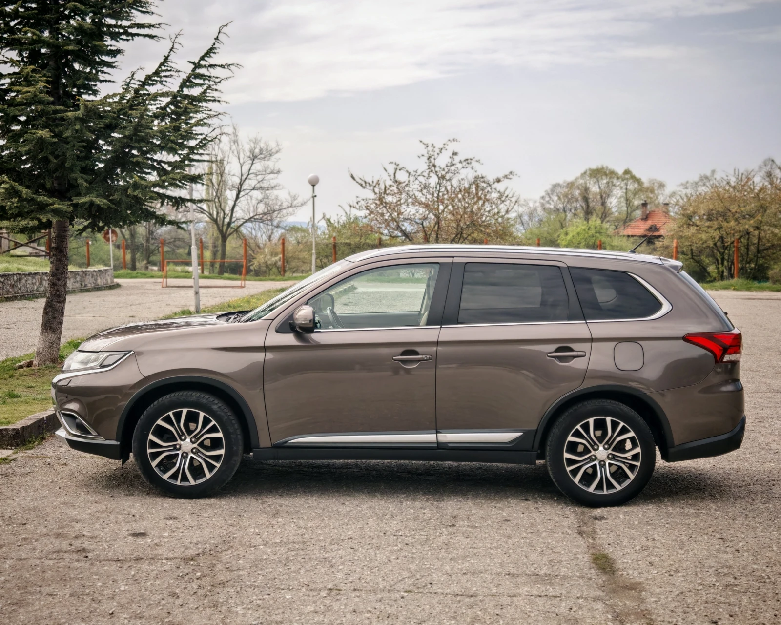 Mitsubishi Outlander 4WD 2.2 АВТОМАТ НАВИ Keylessgo 6+ 1 - изображение 8