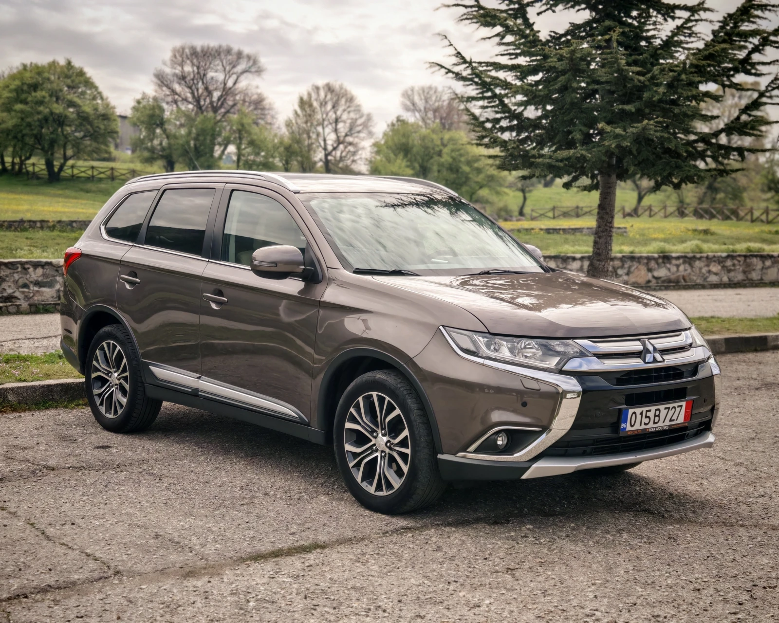 Mitsubishi Outlander 4WD 2.2 АВТОМАТ НАВИ Keylessgo 6+ 1 - изображение 3