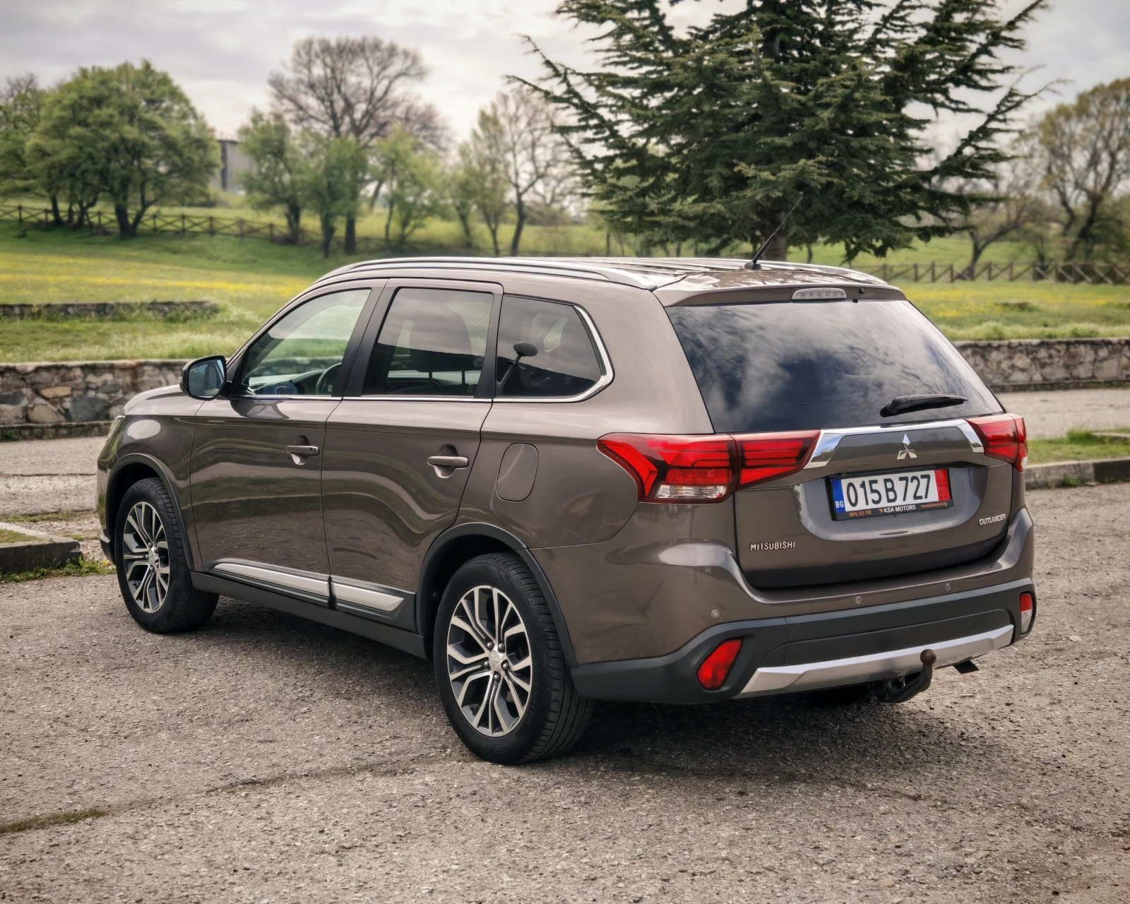 Mitsubishi Outlander 4WD 2.2 АВТОМАТ НАВИ Keylessgo 6+ 1 - изображение 7